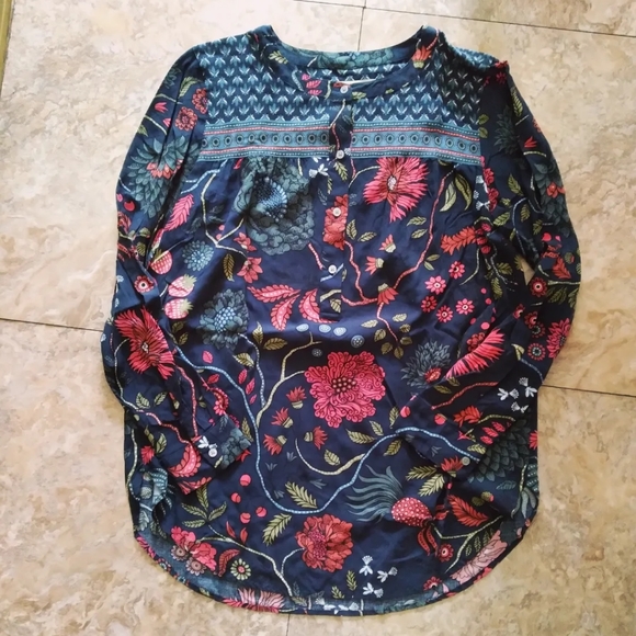 LOFT Tops - LOFT Long Sleeve Floral Henley blouse, size Small